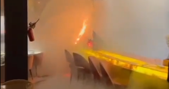 Вручили огнетушитель и сказали тушить: спустя неделю после костромской трагедии в Ярославле загорелся ресторан_225721