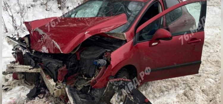 Пятеро пострадавших: в Ярославской области столкнулись две легковушки