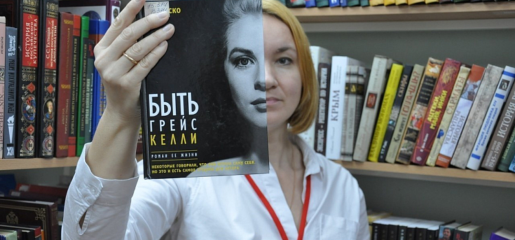 Отличная новость для тех, кто хотел примерить на себя образ любимого книжного героя: ярославская детская библиотека запустила букфейс-челлендж_160491