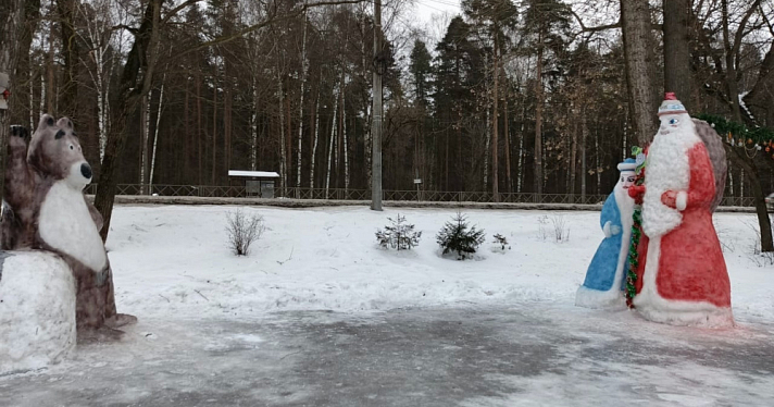 Предновогодняя пора вдохновляет на творчество: в Ярославле появилось сразу несколько огромных снежных фигур