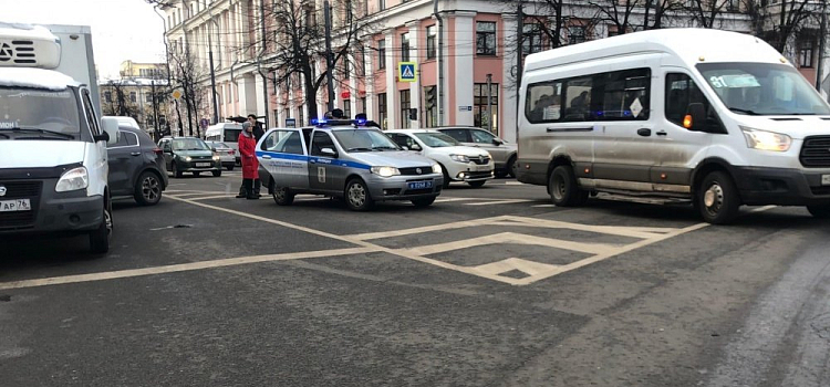 В центре Ярославля задержали двух нетрезвых взломщиков машин