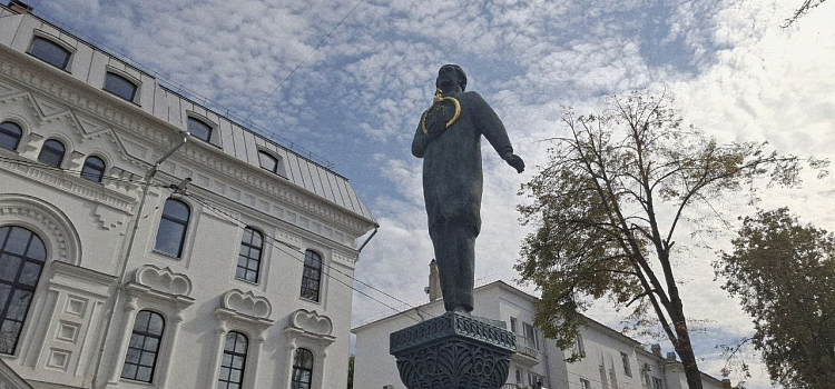 В центре Ярославля установили новый памятник_318733