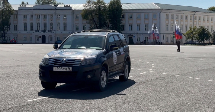 Ярославский Демидовский университет передал фронту внедорожник