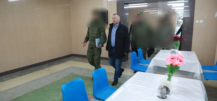 Ярославскому губернатору показали, в каких условиях в регионе готовят мобилизованных_223445