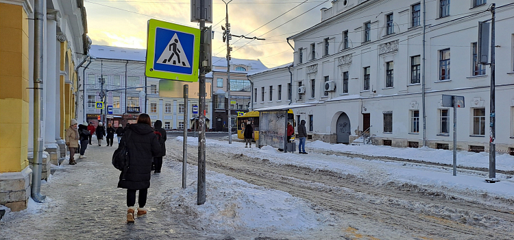 Ярославцы пожаловались на «смертоубийственные» тротуары с крупноформатной плиткой_265293