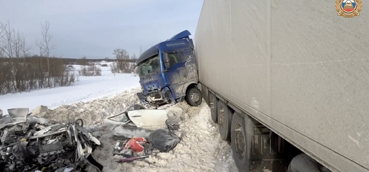  Смертельный выезд на встречку в Ярославской области унёс три жизни 