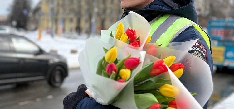 В Ярославле сотрудники Госавтоинспекции массово останавливали женщин-водителей_312588