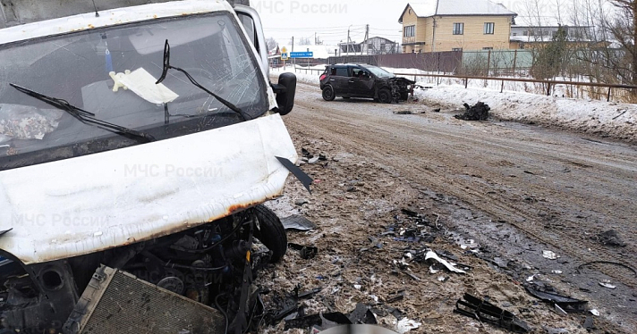 В Ярославской области лоб в лоб столкнулись два автомобиля