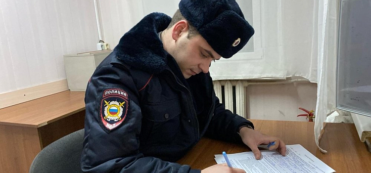 Угроза убийством и ночь в пустом лагере: ярославский участковый показал полицейские будни. Фоторепортаж