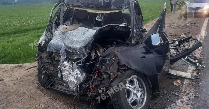 В Ярославской области в лобовом столкновении с грузовиком погиб молодой водитель_240720
