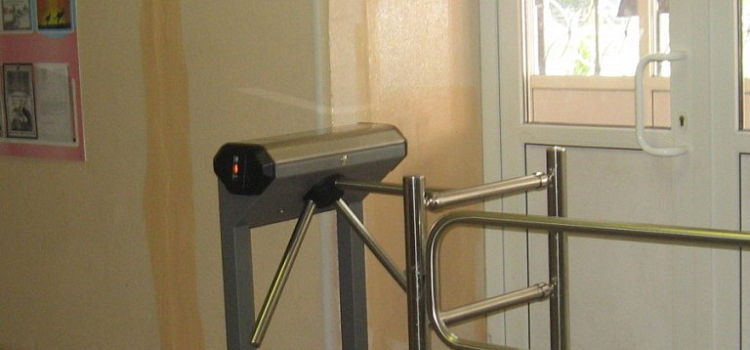 В школах Рыбинска введут дополнительные ограничения после убийства сотрудницы