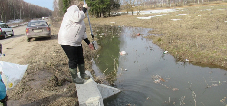 В Ярославской области в Плещеево озеро попали сточные воды из воинской части