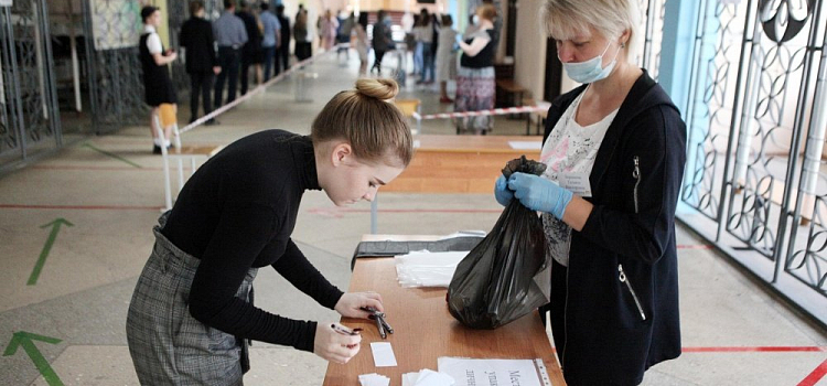 «Прятала тетради в утягивающем белье». Ярославские школьницы рассказали о ЕГЭ