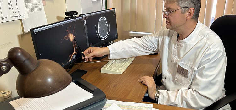 Ярославские врачи провели уникальную операцию на сосудах головного мозга_251550