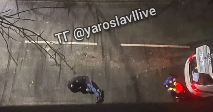 В Ярославле пьяный мужчина с ножом набросился на сотрудника ДПС