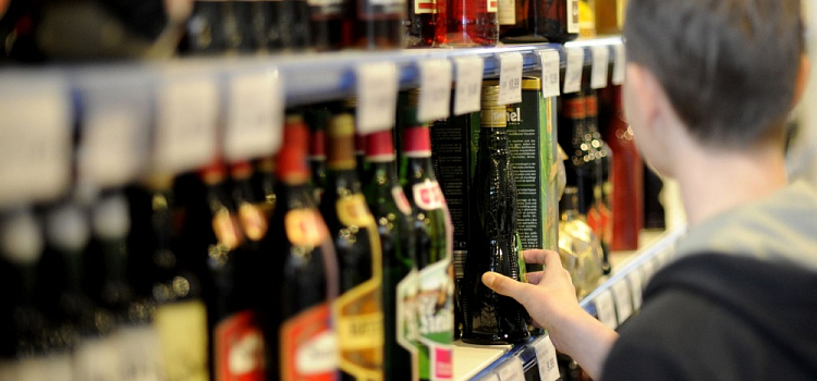 На продавщицу из Ярославля возбудили уголовное дело за продажу алкоголя подростку
