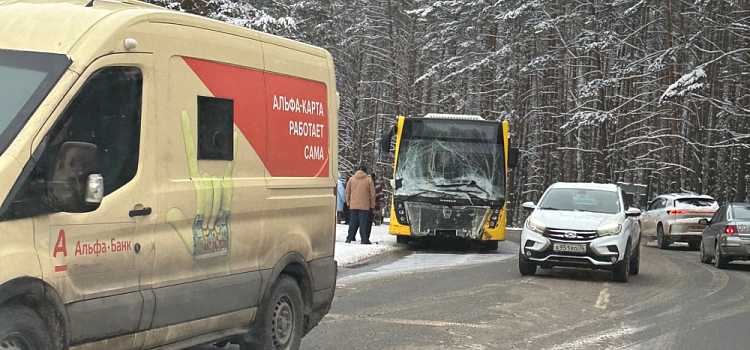В Ярославле автобус угодил в смертельное ДТП