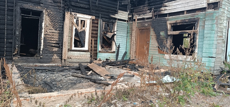 В Ростове возбуждено уголовное дело из-за сгоревшего памятника деревянного зодчества_249134
