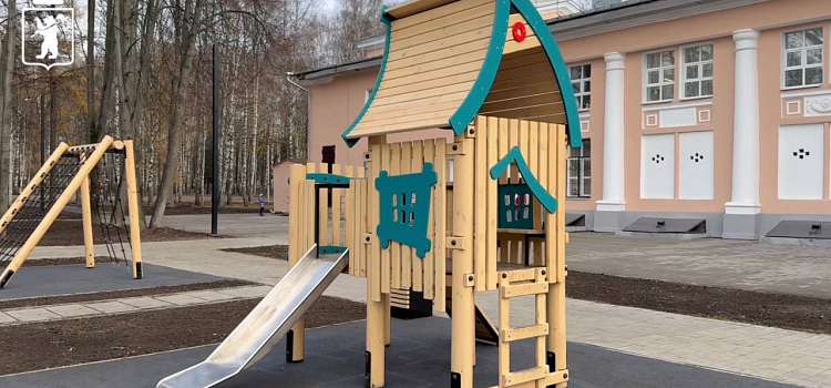 В Ярославле завершили благоустройство заволжского сквера_306655