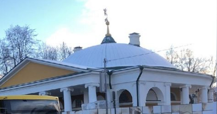 «Странное решение»: в Ярославле градозащитница раскритиковала появление дымовых труб на ротонде Гостиного двора