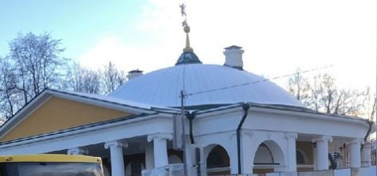 «Странное решение»: в Ярославле градозащитница раскритиковала появление дымовых труб на ротонде Гостиного двора