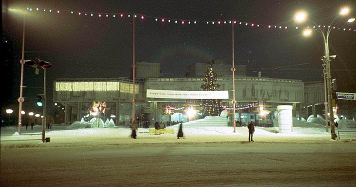 Как 20 лет назад: в ярославском парке строят ледяной лабиринт_229022