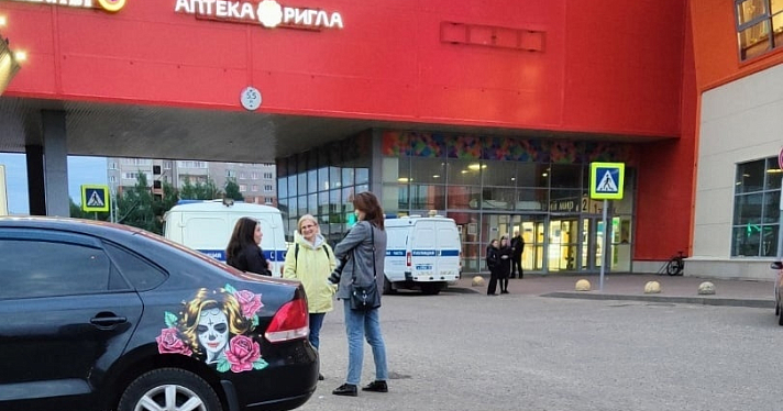 В Ярославле за два дня эвакуировали два крупных торговых центра из-за ложных сообщений о минировании
