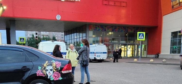 В Ярославле за два дня эвакуировали два крупных торговых центра из-за ложных сообщений о минировании