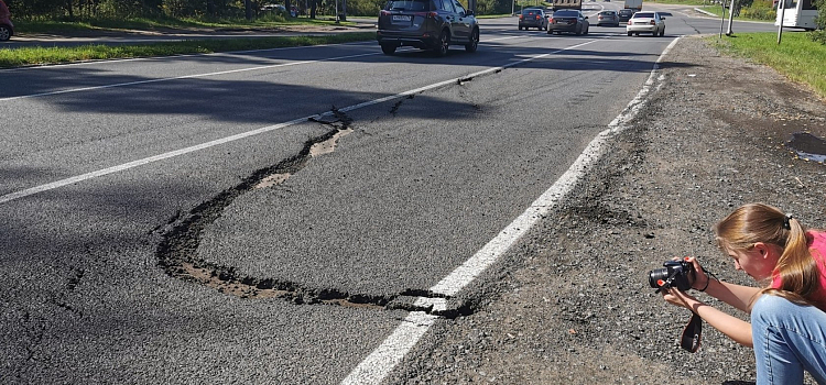 В Рыбинске разрушилась дорога, сделанная в 2018 году_160160