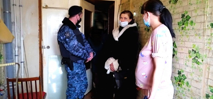 Ярославна устроила мусорную свалку в съемной квартире