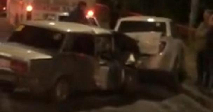 В Ярославле столкнулись несколько автомобилей и автобус