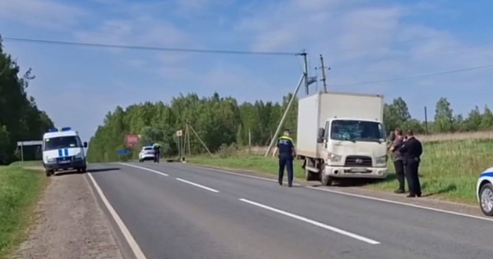 Под Тутаевом грузовик насмерть сбил велосипедиста