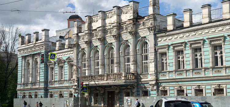 Минимум 30 миллионов: в Ярославле продают «Дом с атлантами»