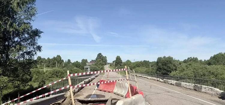 Назвали причину разрушения автомобильного моста в Ярославской области