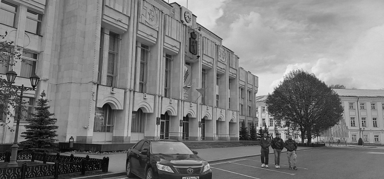 В Кубринске сотрудники окружной администрации провели поквартирные обходы