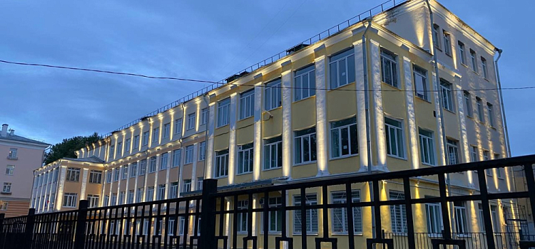 Ярославская школа и мост в глубинке засияли: архитектурная подсветка появилась на новых объектах