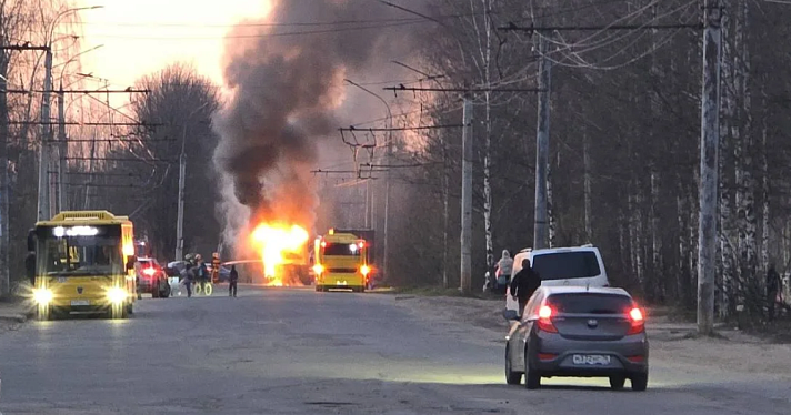 В Рыбинске на маршруте загорелся троллейбус