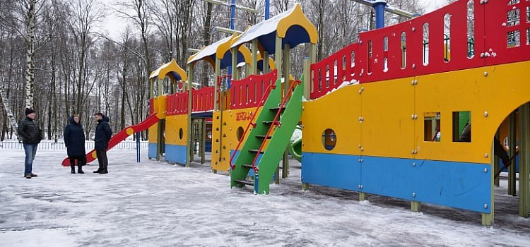 Малышам негде гулять: мэрия закрыла детскую площадку в Ярославле после скандала