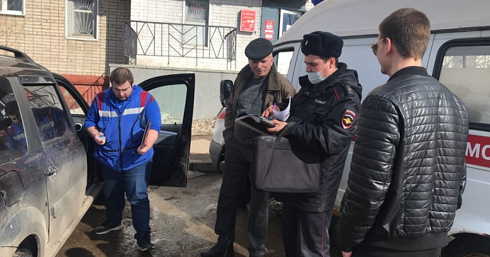 В Переславле рухнула лестница с людьми: видео