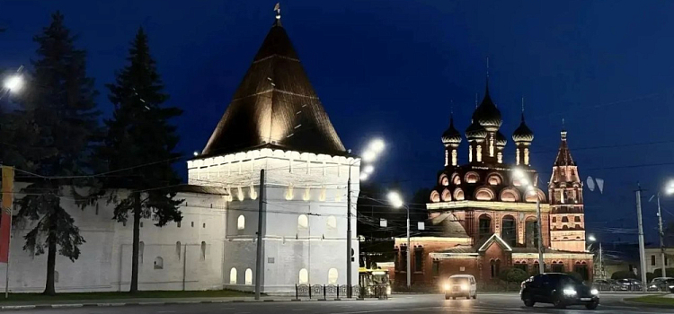 Спасо-Преображенский монастырь Ярославля украсила подсветка