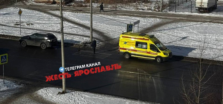 В Дзержинском районе Ярославля на пешеходном переходе сбили женщину