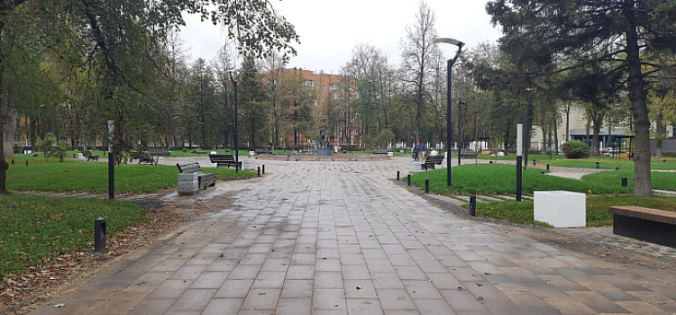 В Ярославле почти отремонтировали многострадальный сквер на площади Труда_254191