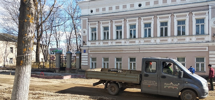 В Данилове ко Дню города приведут в порядок фасады центральных зданий_237915