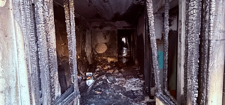 В ярославской многоэтажке неизвестные подожгли вещи в общем коридоре