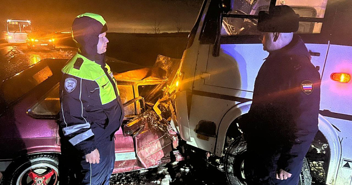 В полиции рассказали подробности аварии автобуса и легковушки под Ярославлем