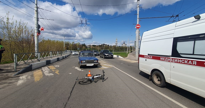 Сбил велосипедиста: в Ярославской области за день два ребенка пострадали в ДТП_239583