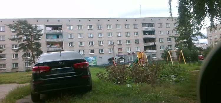 Во дворах центральных районов Ярославля поймали 33 нарушителей правил парковки