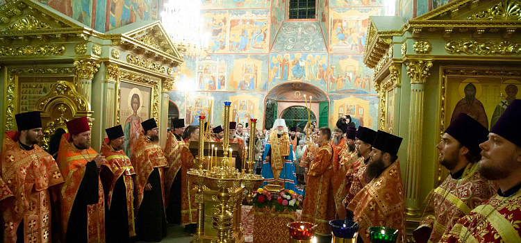 Молились о победе: в Ярославль привезли мощи великомученика Георгия Победоносца_249051