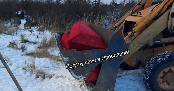 На Осташинское кладбище гробы с покойниками привезли к могилам на экскаваторе