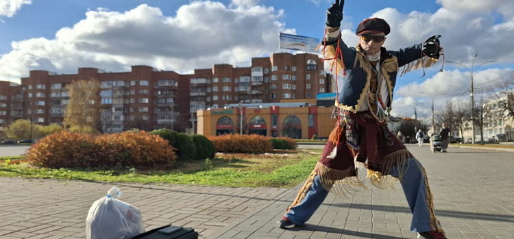 «Я — Мигель, танцор из солнечной Кубы!»: ярославец Михаил Нагибин о своей легенде, плясках на остановках и непринятии общества